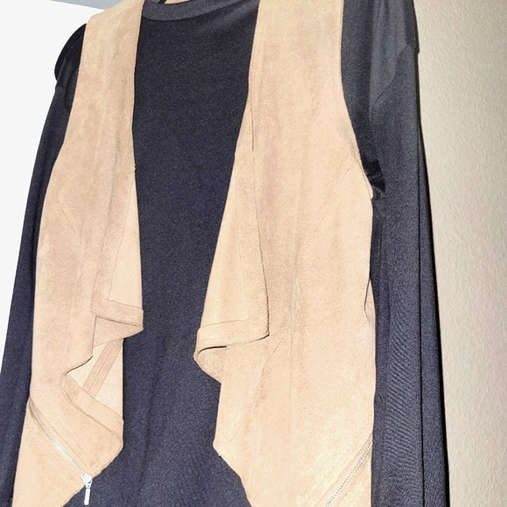 ULTRASUEDE VEST Allen B, medium, taupe with zipper detail